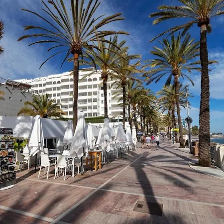 度假居 Renovated House In Old Town Marbella. 马尔韦利亚