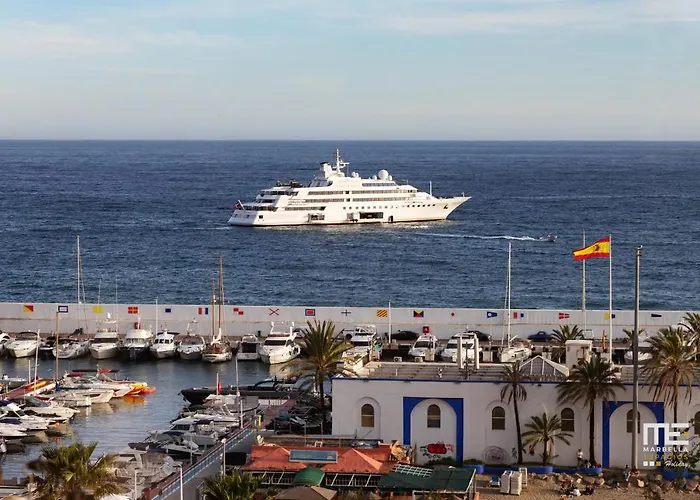 Renovated House In Old Town Marbella. Prázdninový dům *